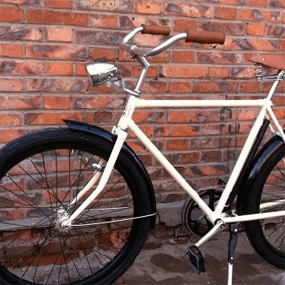 1 x Bicycle Retro LED Headlight 1 x Bracket-Black