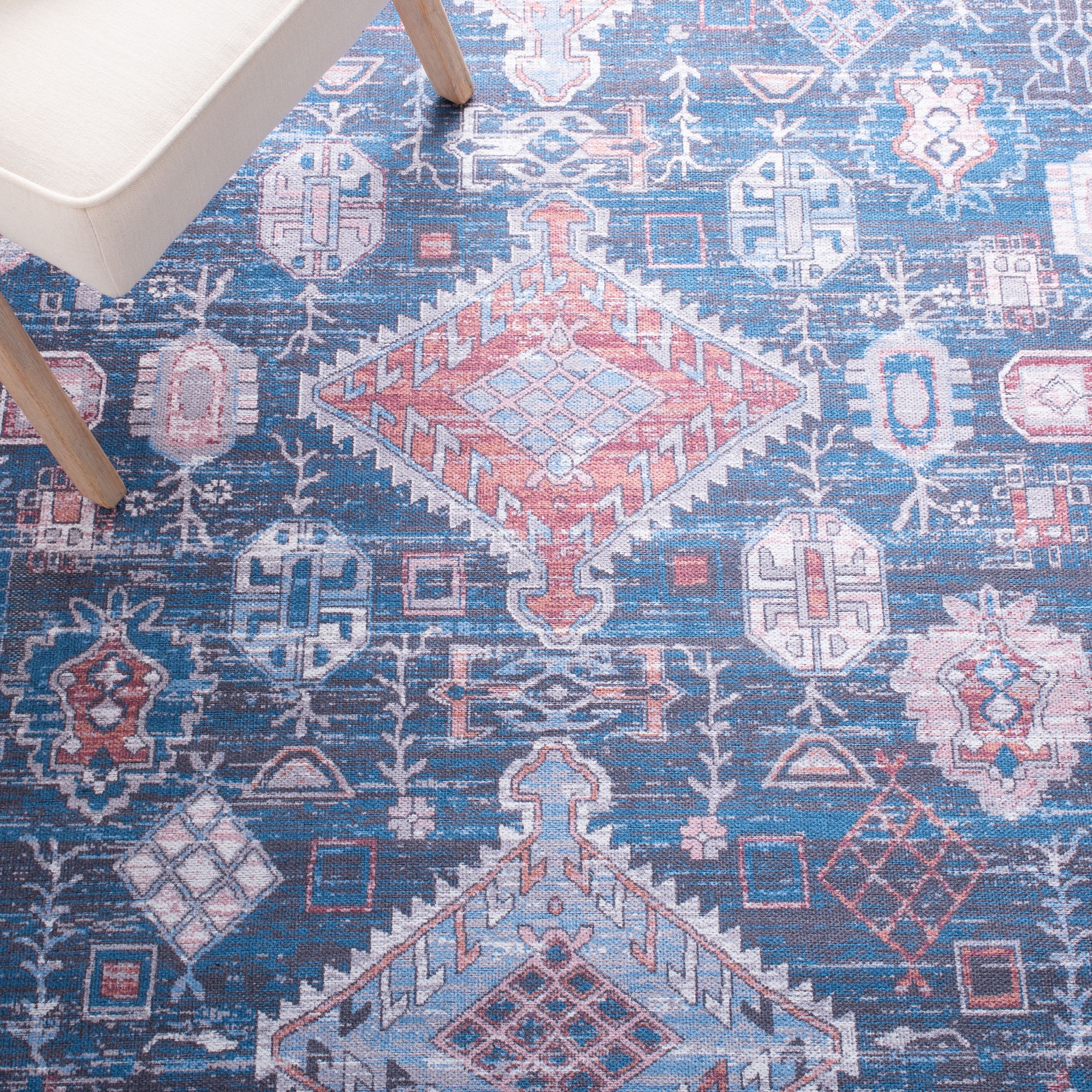 SAFAVIEH Serapi Collection SEP513M Blue / Ivory Rug