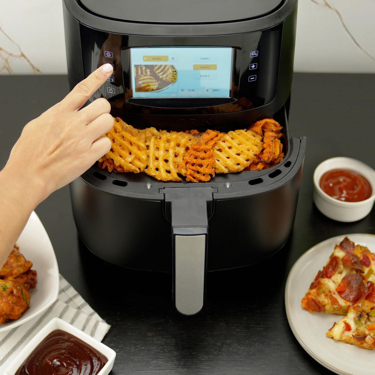 Friteuse à air Kalorik® VIVID SELECT 5 pintes avec écran couleur, en noir (AFK5QTFT1B43)