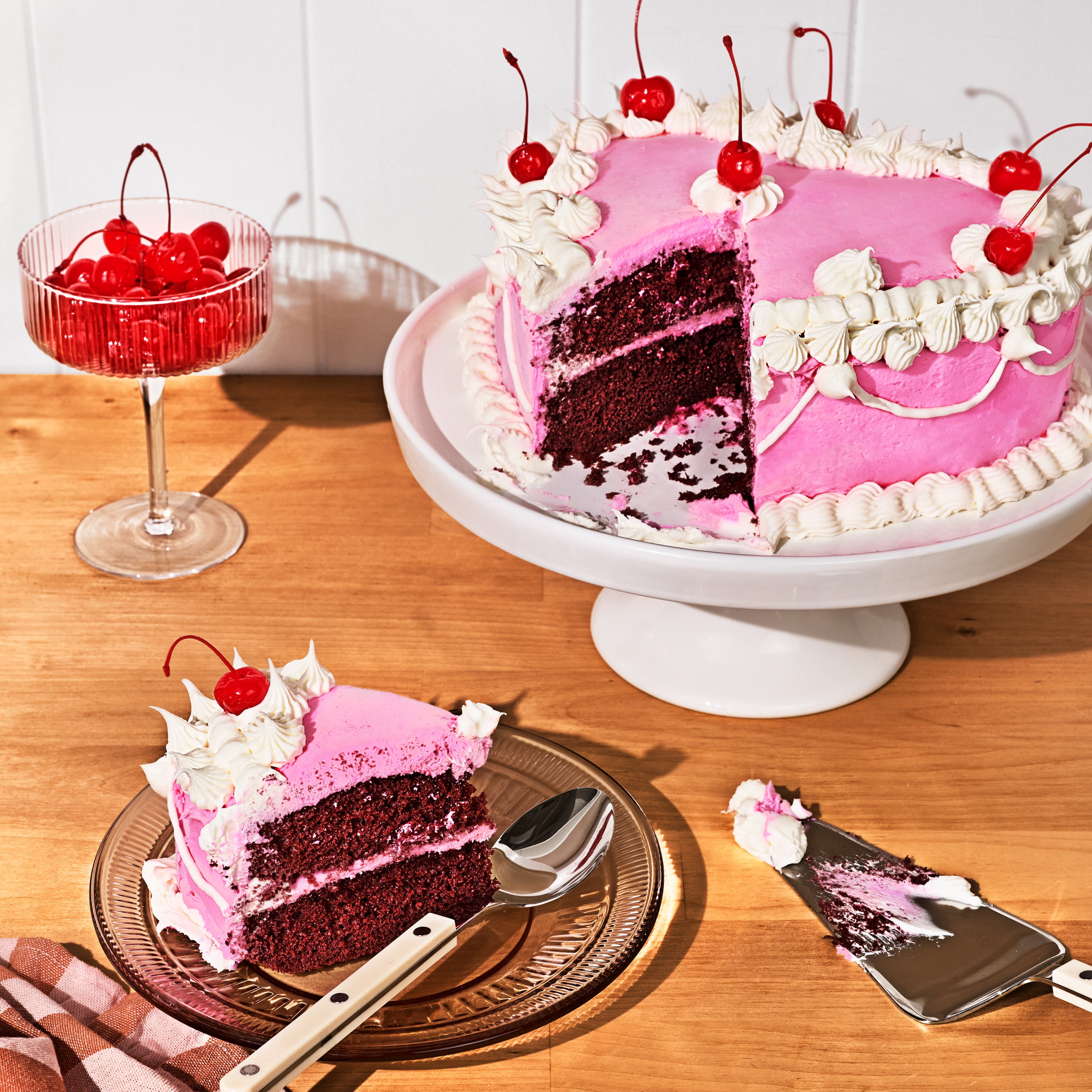 Beautiful by Drew Barrymore 10 in Heart-Shaped Stoneware Baking Dish, Pink Champagne