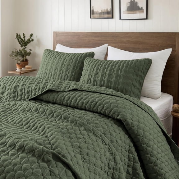 3 Pieces Olive Green Quilts Queen Size Bedding Set, All Season 2 Pillow Shams Lightweight Soft, Full Bedspread Coverlet Thin Comforter Bed Cover