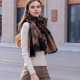 thumbnail image 4 of Chales para mujer Chal de tacto suave de cachemira Bufandas de otoño para mujer Chales y chales Bufanda de punto gruesa y cálida para invierno Poncho abierto al frente, 4 of 5