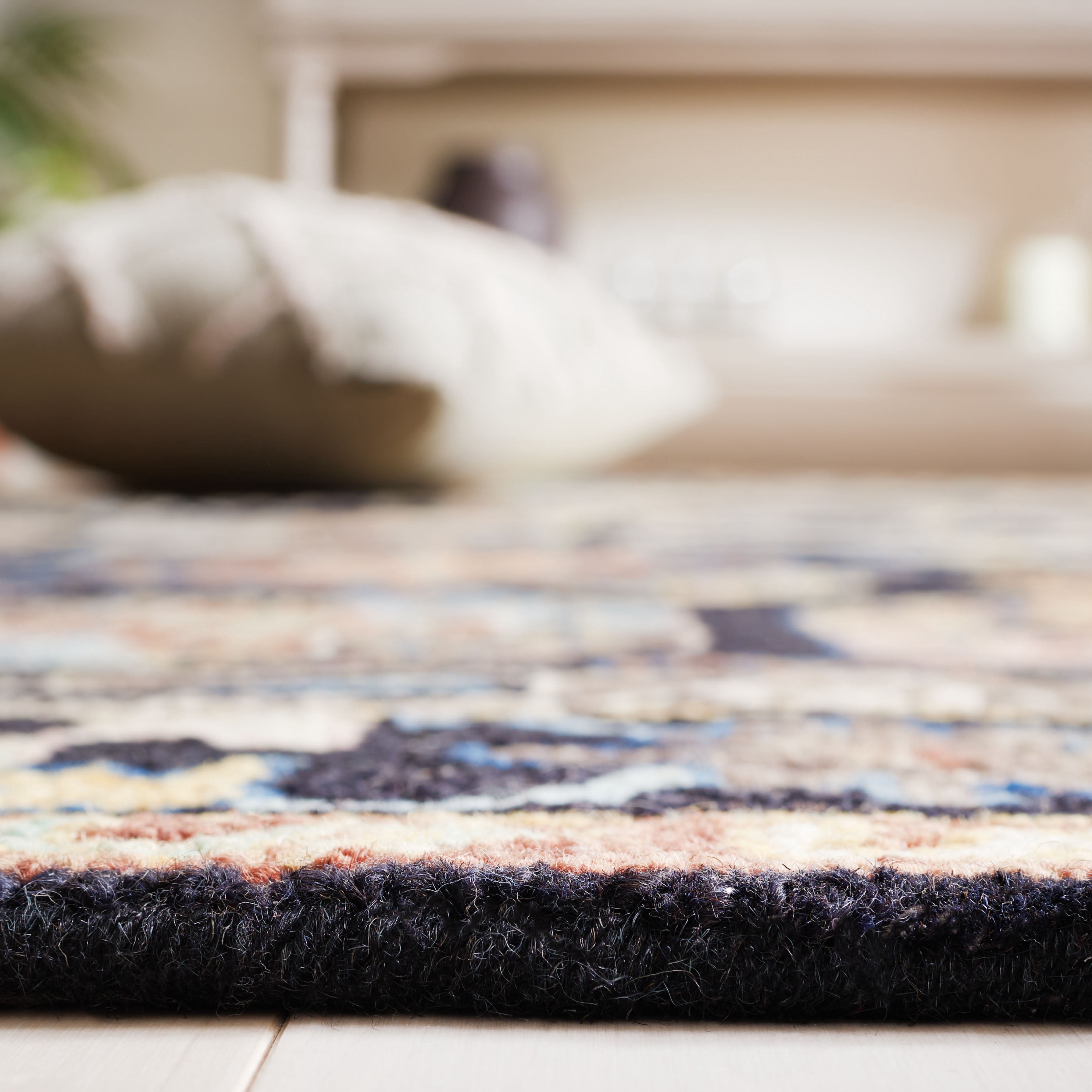 SAFAVIEH Aspen Joandra Oriental Area Rug, Black/Ivory, 5' x 8'