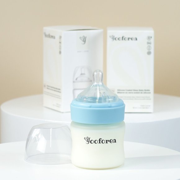 Yooforea Biberon pour Bébé en Verre Revêtu de Silicone, Tétine Débit Lent 0 M+ I Anti-Coliques, Goulot Grand, Base Stable I Revêtement en Silicone de Qualité Médicale Protection contre les Bris, Sans BPA BPS PVC (90 Ml/3 Oz-Fog)