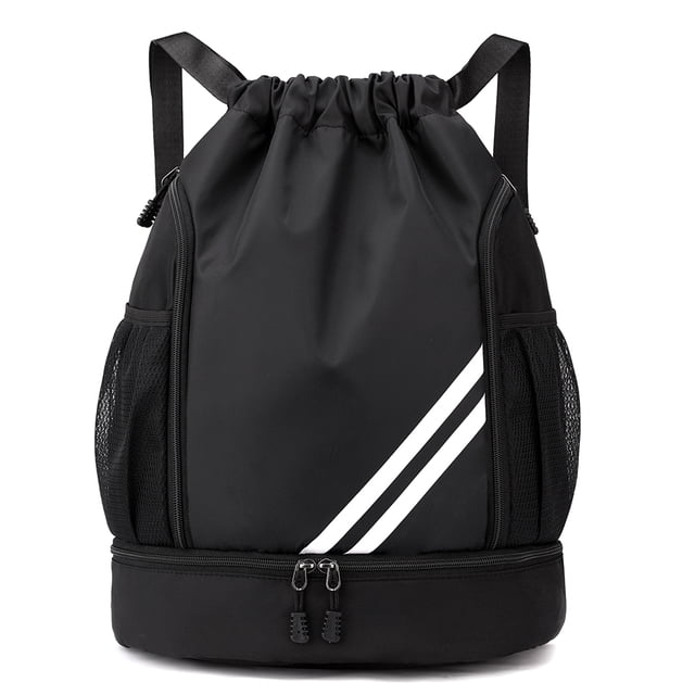 bolsos de tela oxford para hombre informales con cordón para oficina viaje escuela bolso de compras, mochila saco negra con cordón superior y tirantes anchos ajustables; panel frontal con tres franjas diagonales blancas, bolsillos laterales de malla para botellas, compartimento inferior con cremallera y forro de poliéster; 47 x 40 x 15 cm, adecuada para gimnasio, viajes y uso diario y a menudo usada también para llevar equipo deportivo ligero.