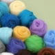 thumbnail image 3 of Fenrry - Fieltro de lana de 47 colores, materiales para fieltrar con aguja, herramientas para fieltrar lana, tela de fieltro suave, 5 g, 10 g, 20 g y 50 g, 3 of 4