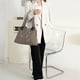 thumbnail image 2 of Bolsos de nylon para mujer Bolsa de viaje de nylon impermeable Bolsos ligeros Bolsa de transporte para hombre y mujer Bolso de nylon para el hombro, 2 of 6