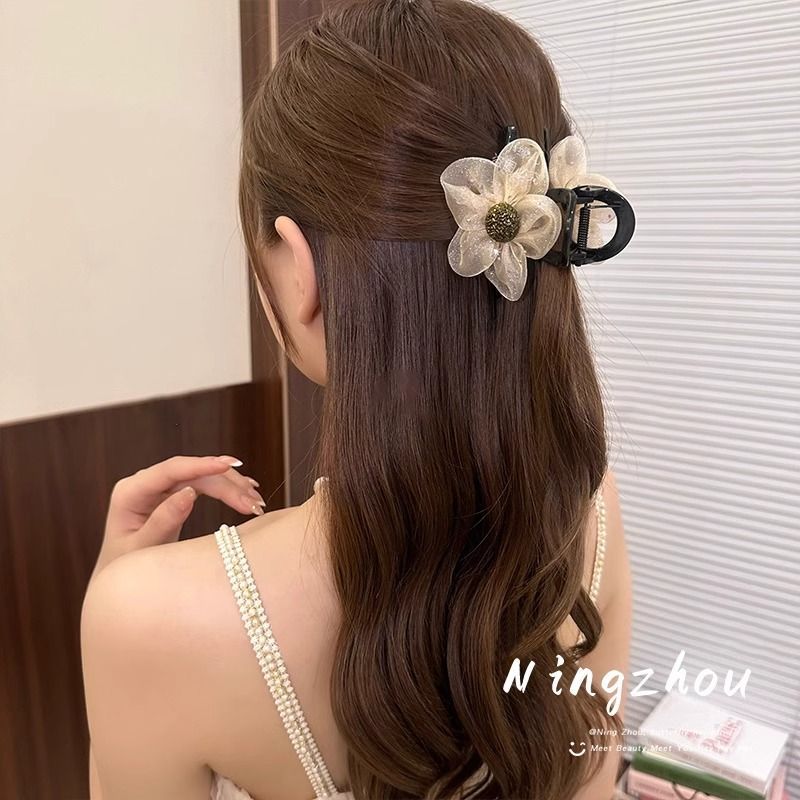 EKE Women’s Hair Clip Vintage Retro Back-Wear Elegant Hair Accessory with Fashion Texture