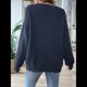 thumbnail image 4 of Suéter de Punto Ligero de Larga para Mujer, con Cuello en V y Costuras en Contraste. Azul Oculto M, 4 of 9