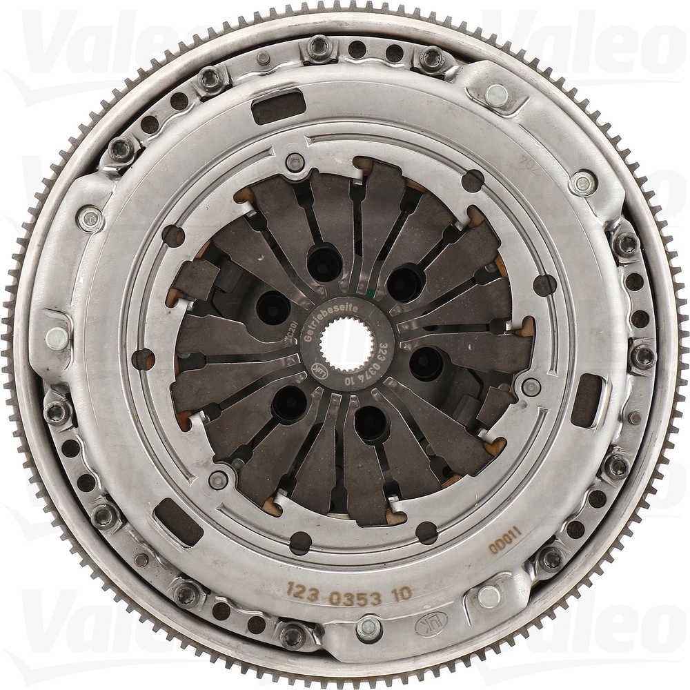 Valeo 52255601 1999-2005 Volkswagen Jetta Clutch Kit and DMF 1.8L
