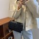 thumbnail image 5 of Bolsa Bolso de hombro con solapa y cadena de cuero PU para mujer, bolso acolchado con hilo (negro) JShteea Para Estrenar, 5 of 9