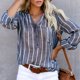 thumbnail image 1 of Blusa a rayas de manga larga con cuello en V y botones para mujer, camisa informal holgada para ir de compras al trabajo diario, 1 of 7