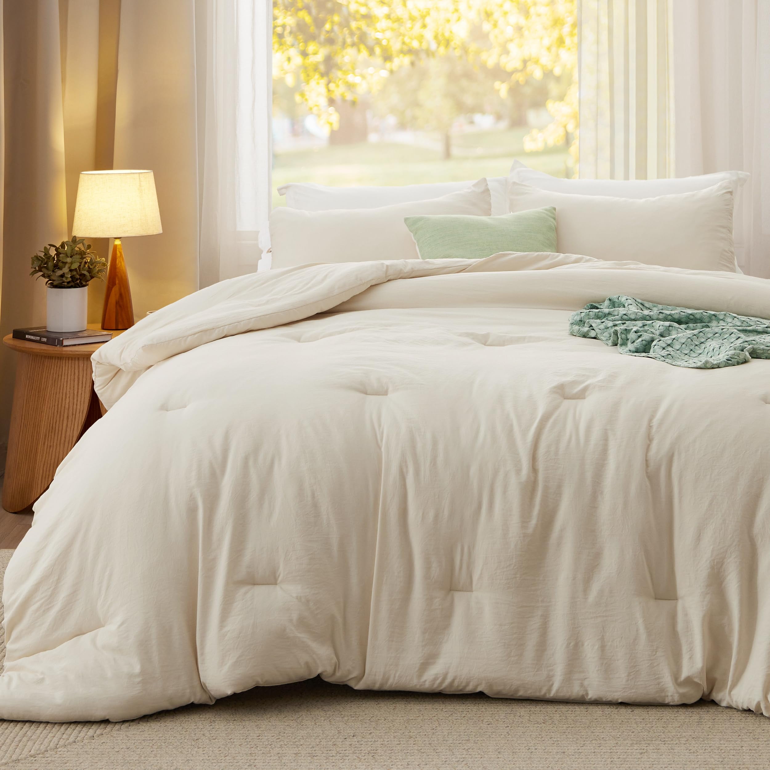 U by Bedsure 3 Pieces King Comforter Bedding Set, White Comforter Set for All Seasons, 1 Lightweight Prewashed Comforter and 2 Pillowcases, King, White Swan
