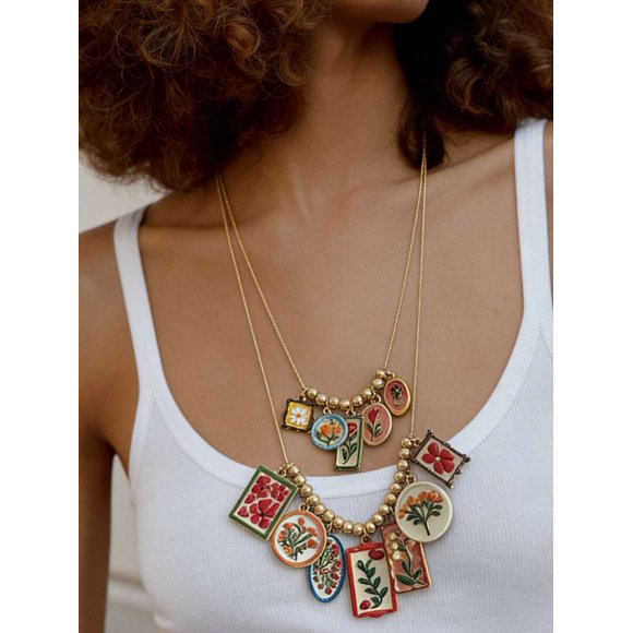 Collar Retro Elegante de Aleación con Estampado Multicolgante de Doble Capa