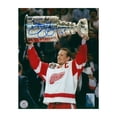 thumbnail image 1 of Steve Yzerman Signé Detroit Red Wings 1997 Stanley Cup Photo 8x10, 1 of 2
