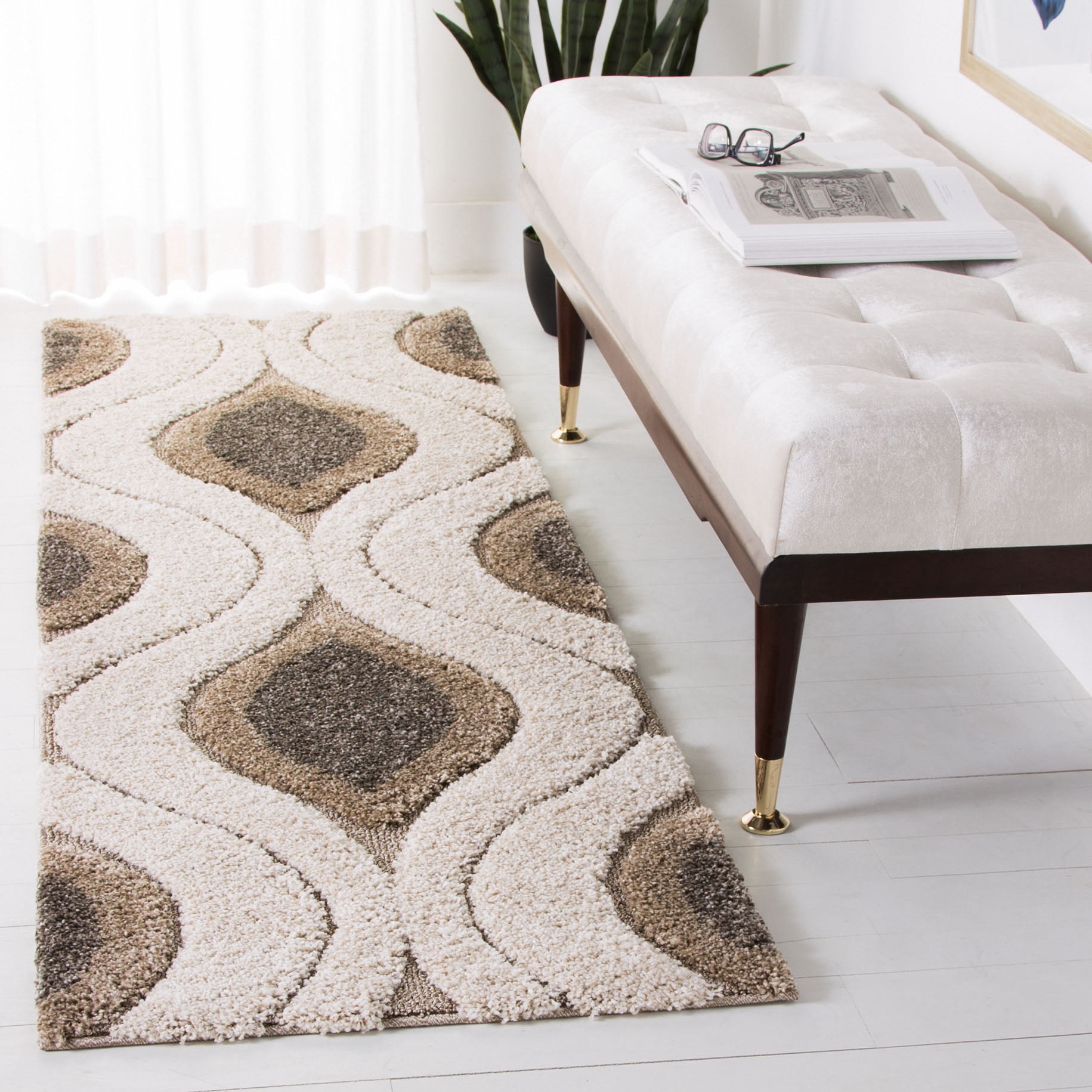SAFAVIEH Florida Declan Geometric Shag Runner Rug, Cream/Smoke, 2'3" x 19'