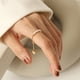 thumbnail image 3 of Anillo de cola femenina con cadena suave ajustable elástico de perla pequeña estilo temperamento Simple, 3 of 5