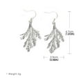 thumbnail image 3 of Fiudx Pendientes de Invierno, Elegante Diseño de Hoja de Aleación, Detalle de Nieve Único, Elegante Accesorio de Moda, Perfecto para Fiestas, Regalos para Amigos, Hermosa Joyería Navideña., 3 of 6