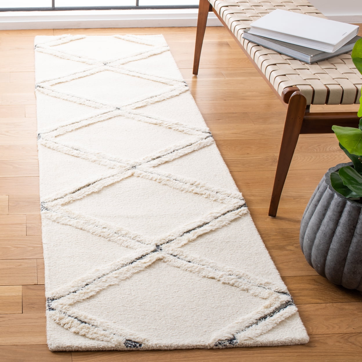 SAFAVIEH Casablanca Jaymz Diamond Area Rug, Ivory, 8' x 10'