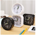 thumbnail image 3 of Bonito reloj despertador con pilas, pequeño reloj despertador de viaje para dormitorio, oficina, viajes (9,8*9,8*4cm, negro redondo) JAMW Sencillez, 3 of 5
