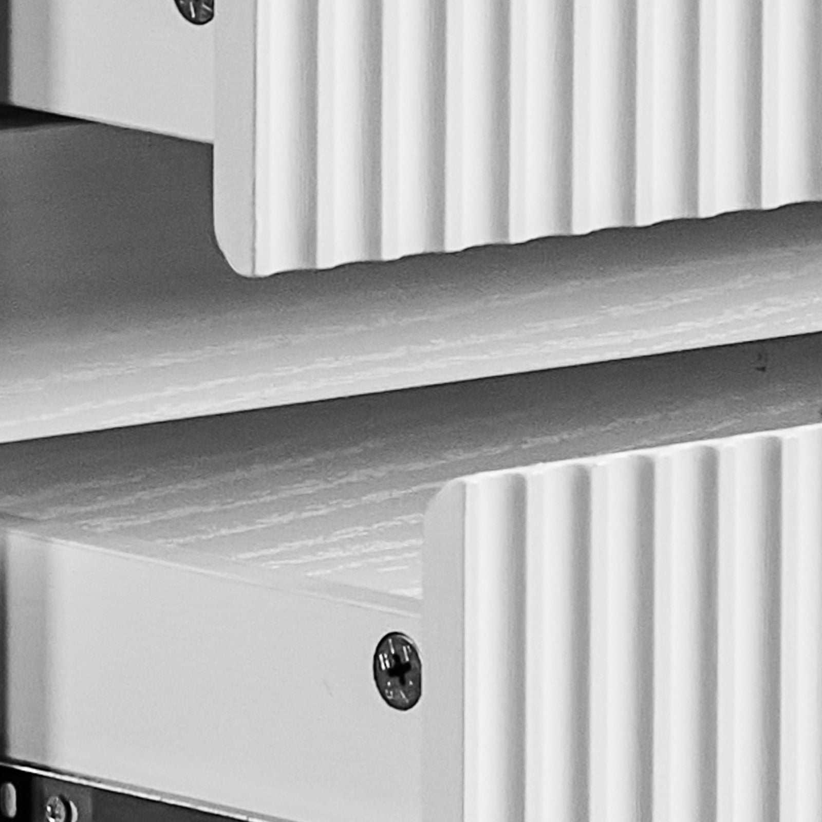 Handleless Grille-Finished 4-Drawer Bedside Table, P2 Particleboard + MDF & Melamine Veneer + Thermoformed Drawer Dresser 23.62*14.96*30.71in White