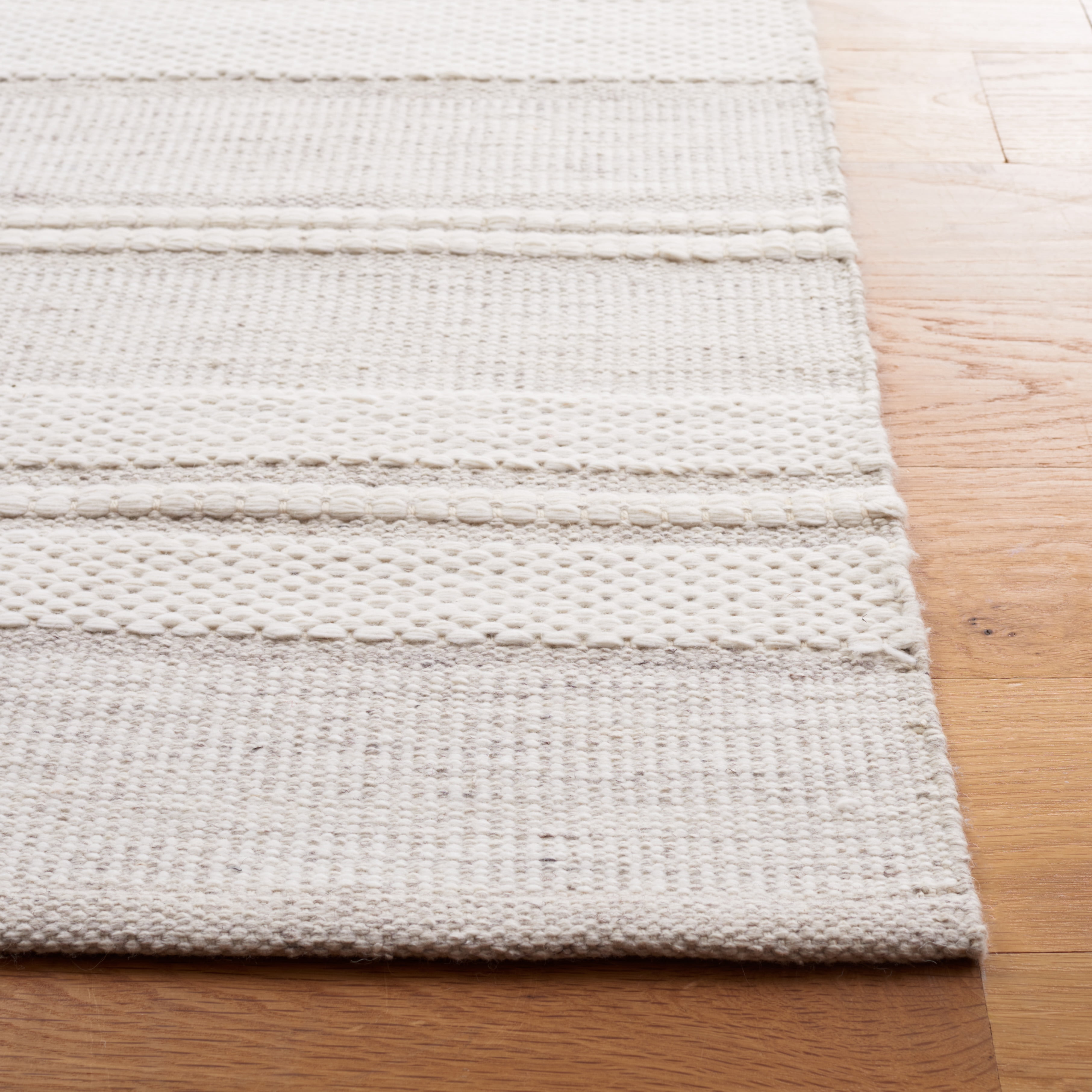 SAFAVIEH Kilim Adam Striped Polyester Area Rug, Ivory/Beige, 4' x 6'