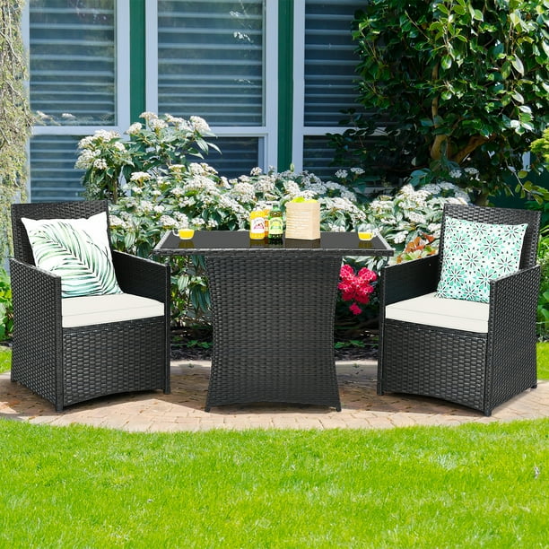 Juego de Comedor para Patio de 3 Piezas Costway Ratán PE Blanco con Mesa de Vidrio Templado y Sillas Acolchadas