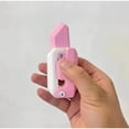 thumbnail image 3 of Cuchillo de rábano de gravedad 3D, tarjeta de empuje de descompresión, juguete pequeño, peine de rábano, descompresión, regalo de dibujos animados para niños, Mini modelo, 3 of 4
