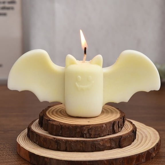 Miwamany Halloween Scented Candles, Soy Wax Bat Shaped Mini Candles, Tabletop Party Decor for Spooky Home Ambiance, 3 Classic Colors