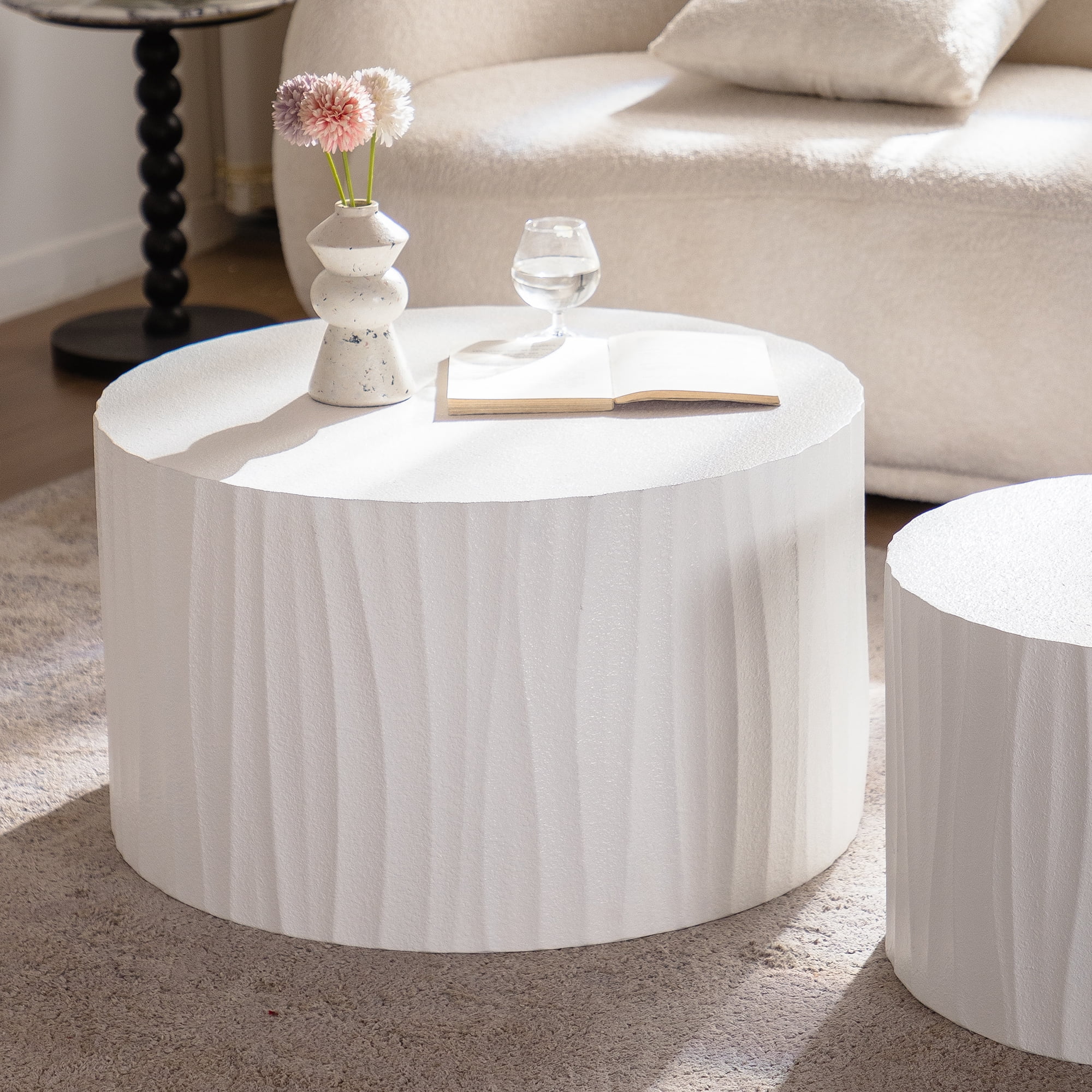 Leumius Nesting Coffee Table Set of 2 Round Wooden Coffee Tables Circle Modern Table Accent End Side Table for Living Room Bedroom White