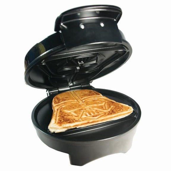 Uncanny Brands Star Wars Round Waffle Maker with Darth Vader plate