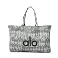 thumbnail image 1 of Bolsa Tote Alo Yoga Tie Dye Original Canvas Gym Shopper, 1 of 4
