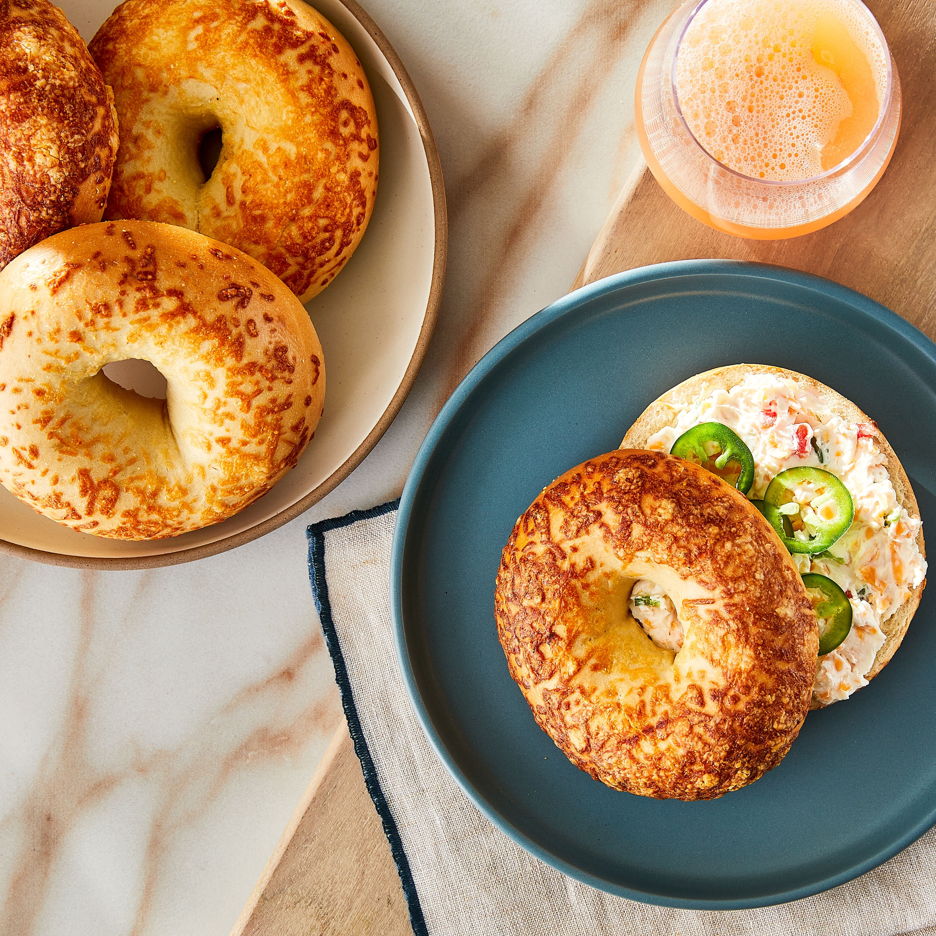 BAGLE　テーブル　WAL

  NAは売り切れとなっております。 Marketside Asiago Cheese Bagels, Shelf-Stable, 22.8 oz, 6 Count