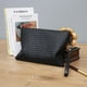 thumbnail image 3 of Bolso de mano tejido para hombre, de piel suave, de gran capacidad, tipo sobre, moderno, estilo empresarial, 3 of 6