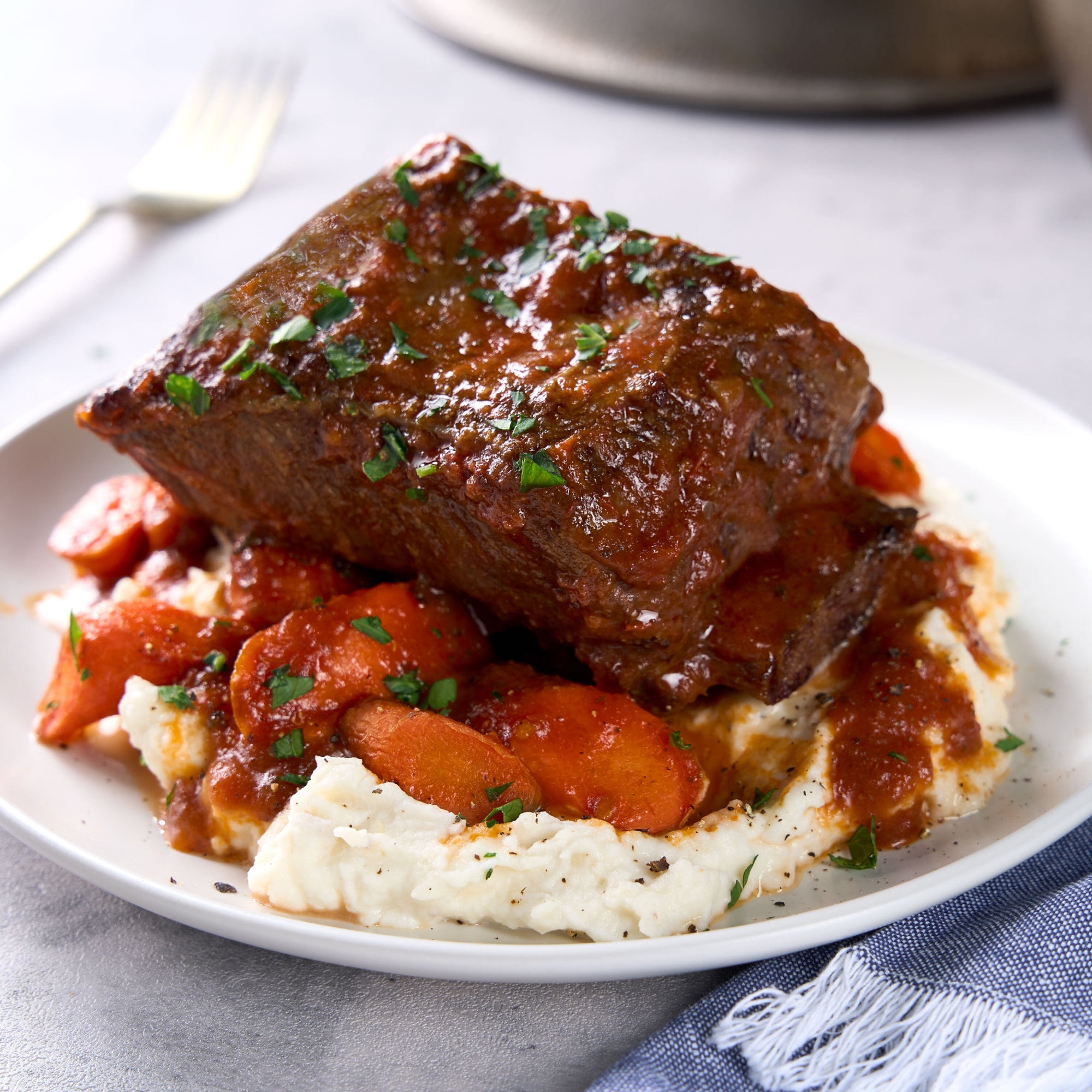 Chuck Short Ribs, Choice Angus Beef, Bone-in, 3 - 4 per Tray, Fresh, 1.1 - 2.3 lb