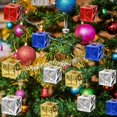 thumbnail image 4 of Mini cajas de regalo de espuma navideña, adornos navideños pequeños para regalos, colgantes para el árbol de Navidad, suministros de decoración para fiestas de Año Nuevo, 4 of 5