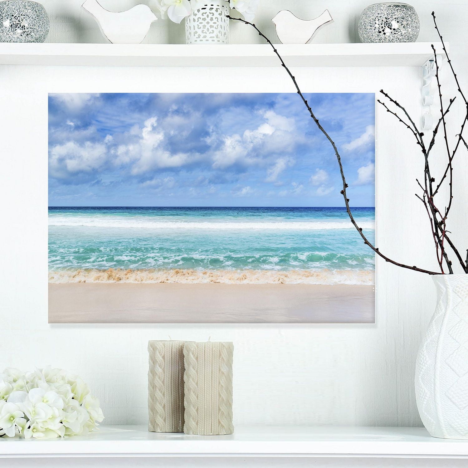 Designart Plage tranquille sous les nuages blancs Art mural sur toile