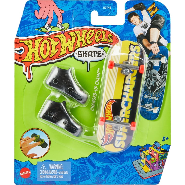 Hot Wheels Skate Tony Hawk Collector Set, Fingerboard, Pair of Skate Shoes  & Car (Styles May Vary)
