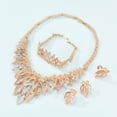 thumbnail image 4 of Xihbxyly Conjunto de Joyas para Mujer, Elegante Colección de 5 Accesorios, Impresionantes Piezas de Aleación de Oro, Estilo Moderno para Cualquier Ocasión, Regalo Perfecto para Mujer, Empaque de Alta, 4 of 7
