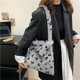 thumbnail image 3 of Bolsa De Hombro Bolso de hombro mullido de invierno para mujer, bolso grande de felpa, bolso de mano (gris), 3 of 9