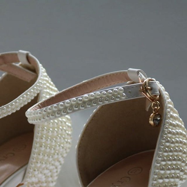 Sandalias de tacón alto con tacón bajo y boca baja, zapatos de boda nupciales con perlas blancas