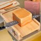 thumbnail image 5 of Cortadora de pan de madera maciza Cortadora de pan multifuncional para uso doméstico Grosor ajustable con base antideslizante Bandeja para migas de pan, 5 of 6