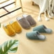 thumbnail image 4 of Pantuflas clásicas para hombre, pantuflas cálidas de algodón para invierno para hombre, pantuflas de interior antideslizantes a rayas resistentes al desgaste para parejas y mujeres, 4 of 5