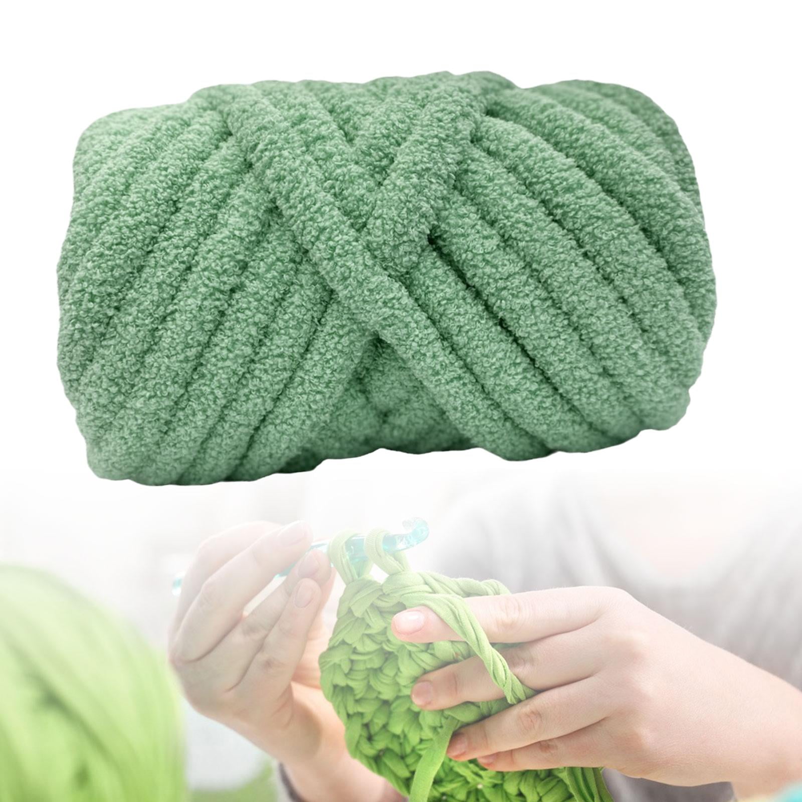 perfeclan Chunky Wool Yarn, Arm Knitting Yarn, Lightweight DIY Hand Knitting, Bulky Yarn, Heavy Yarn for Crafts, Bed, Fence, Hats, Tapestry, Sweater Green