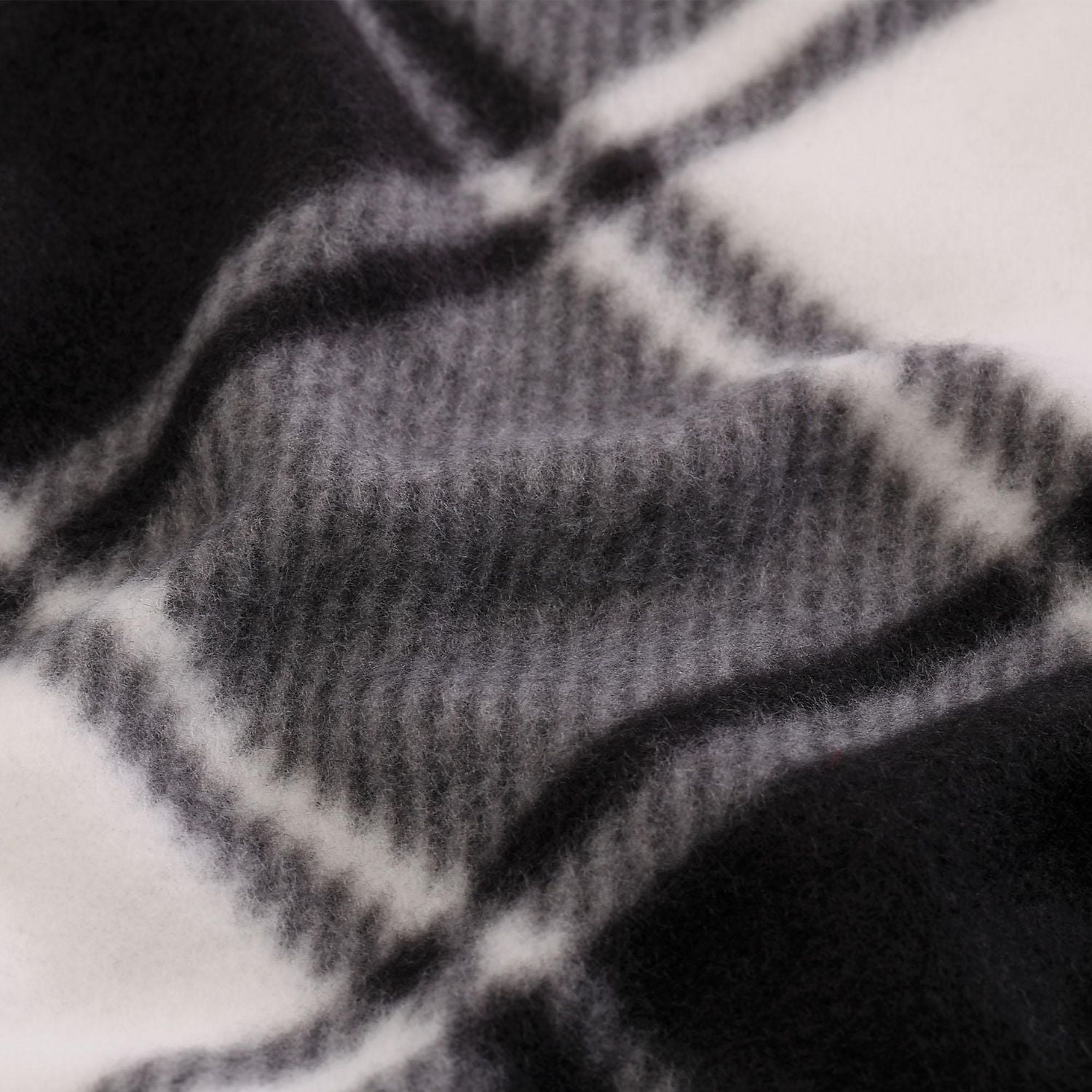 Sunbeam Fleece Electric Heated Throw, White Buffalo Plaid, 4 Heat Settings, 4-Hour Auto Shut-Off, Cozy Warmth, 50" x 60", Heated throw, 50" x 60"