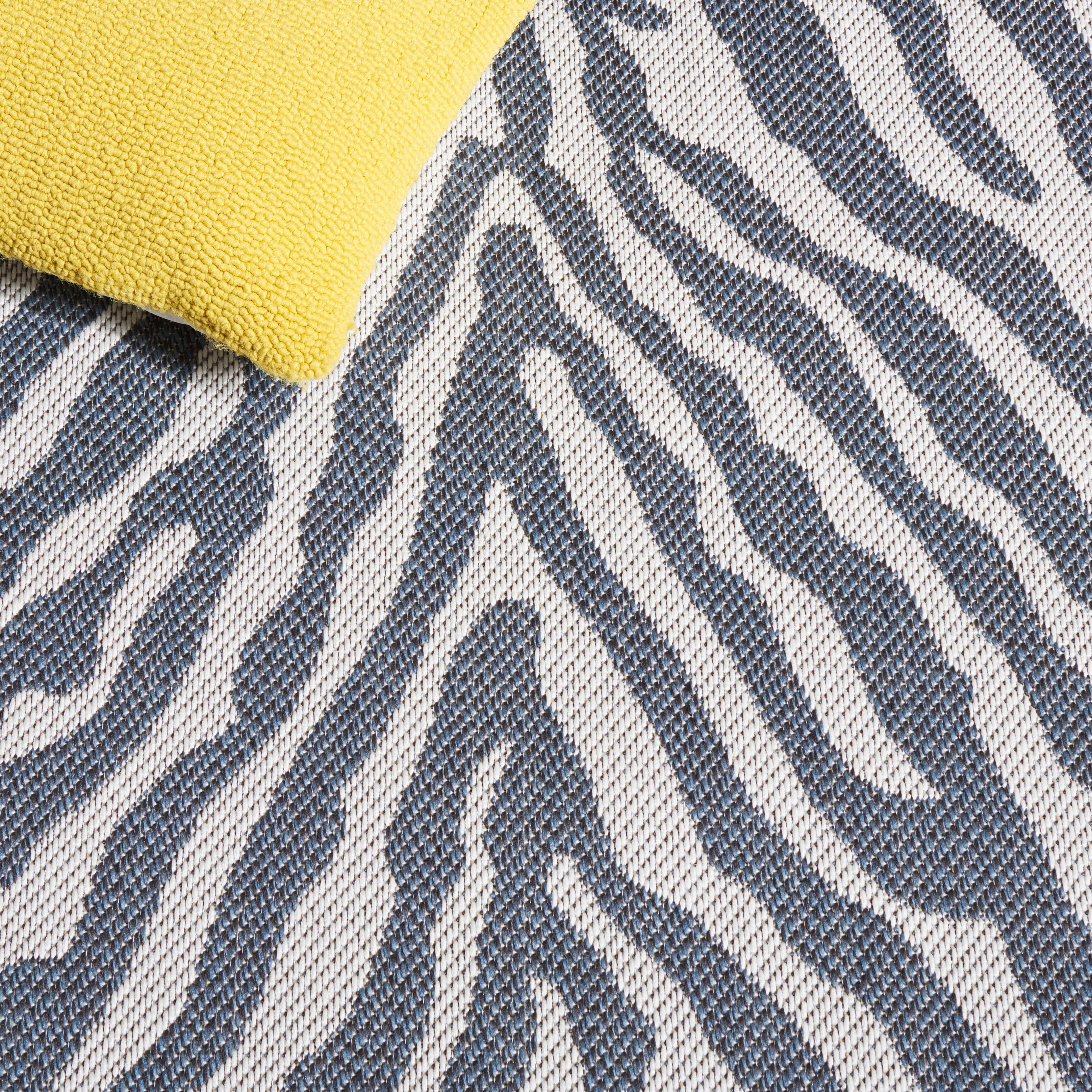 SAFAVIEH Machine Washable Rug Indoor/Outdoor Bermuda Collection - Bermuda Rada Abstract Indoor/Outdoor Area Rug, Navy/Ivory, 6'7" x 6'7" Square