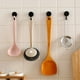 thumbnail image 4 of Ganchos decorativos para baño, elegante gancho multiusos de agarre fuerte en superficies lisas, ganchos de pared adhesivos para guardar artículos domésticos diarios, 4 of 5