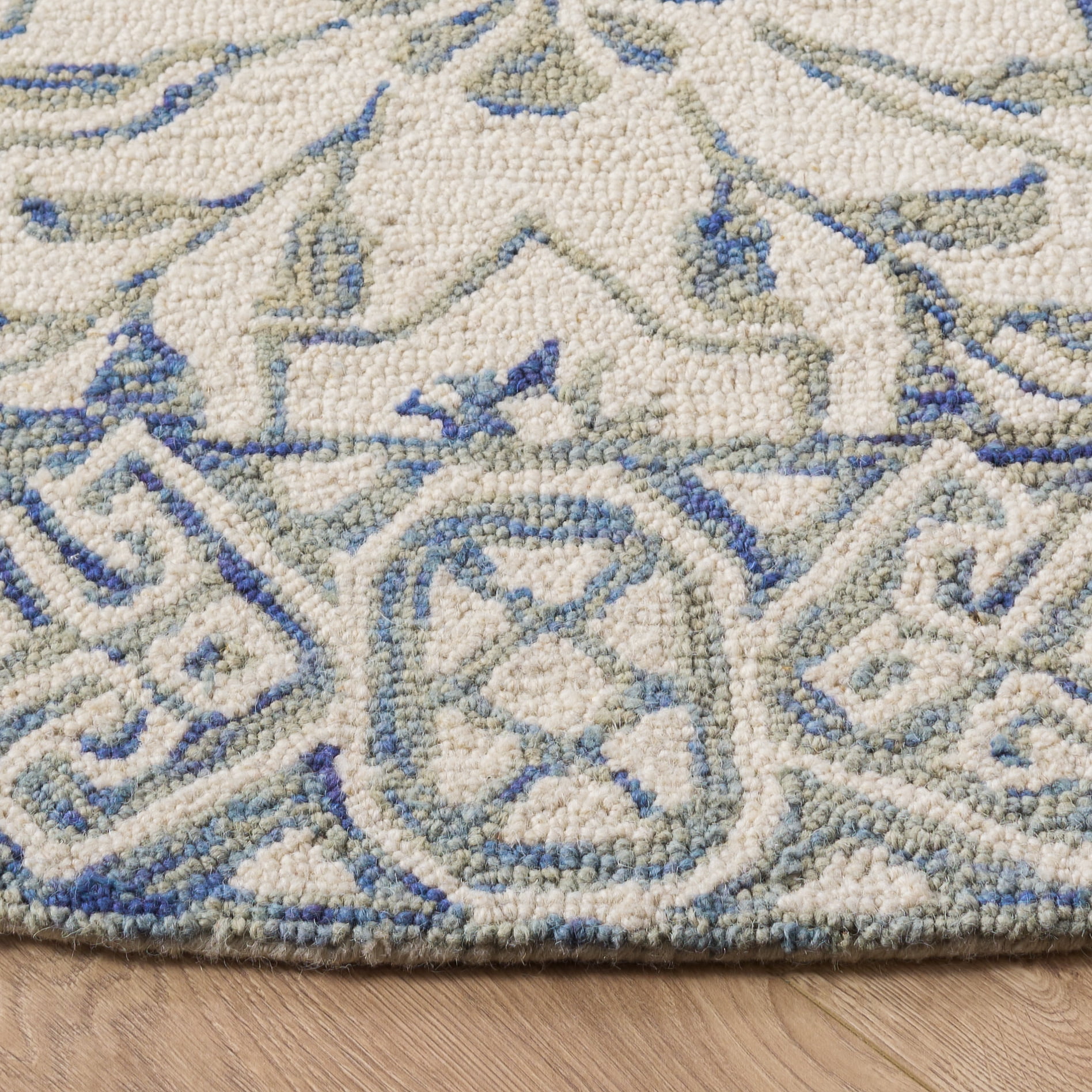 Safavieh Dip Dye Beranadette Floral Wool Area Rug, Light Blue/Ivory, 5' x 5' Round
