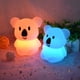 thumbnail image 5 of Luz de noche infantil Koala, lámpara de noche de silicona / luces para bebés / lámpara de guardería / lámpara de cama para niños / brillo y color ajustables, controles táctiles y control remoto -, 5 of 5