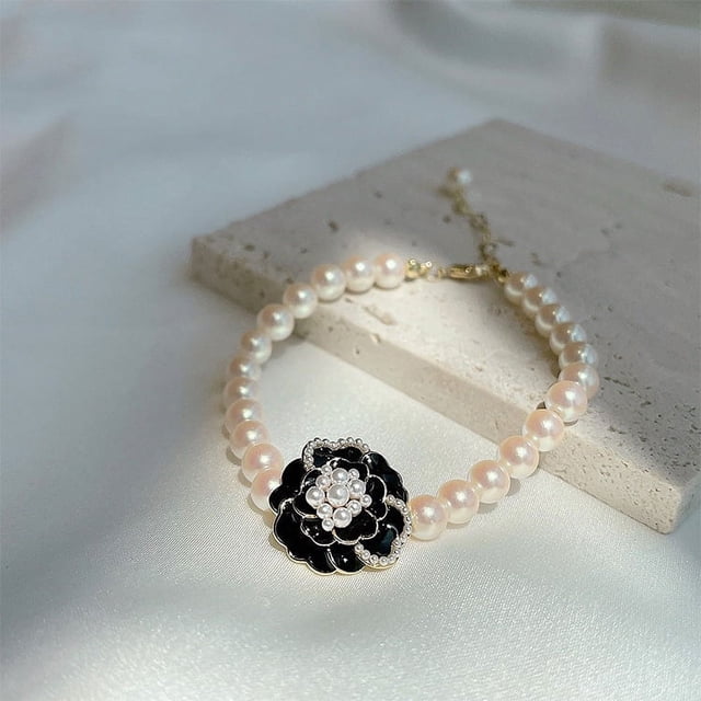 Collar de perlas Camellia Nocturne con diseño de nicho, estilo retro francés, elegante, sentido del diseño, cadena de clavícula